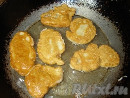 Переворачиваем и обжариваем другую сторону.