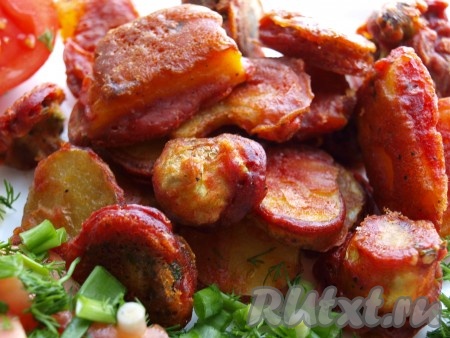 Обжаренные овощи в кляре выкладываем на салфетку или бумажное полотенце, чтобы убрать лишний жир, а затем сразу подаём к столу прекрасное индийское блюдо. Казалось бы всё просто, но как вкусно...
Приятного