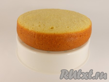 Поместить чашу в мультиварку, выставить режим "Мультиповар" - температура 120 градусов, 1 час 10 минут. Дать апельсиновому кексу полностью остыть в чаше мультиварки.
