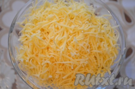 Завершающий слой - сыр.