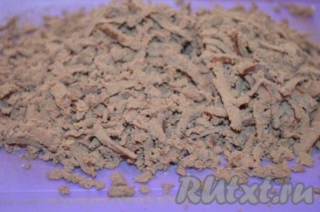 Печень&nbsp;натереть на крупной терке.