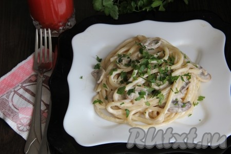 Соус из шампиньонов со сливками и сыром