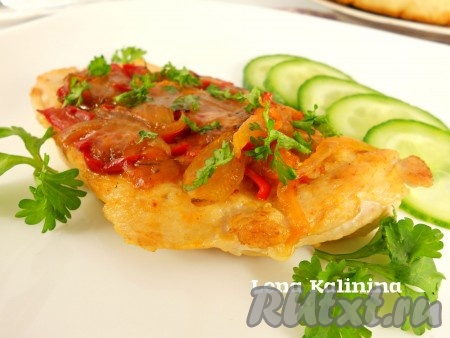 Куриное филе с овощами и сыром в духовке