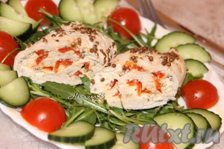 Рулетик из куриного филе с творожным сыром
