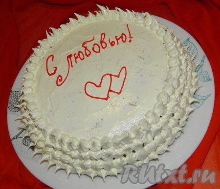 Украсить лимонный торт кремом по своему вкусу. Дать ему пропитаться и подавать к столу. Приятного аппетита!
