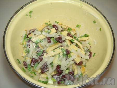 Добавляем немного майонеза.