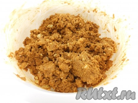 Добавить эту смесь к печенью и хорошо перемешать.