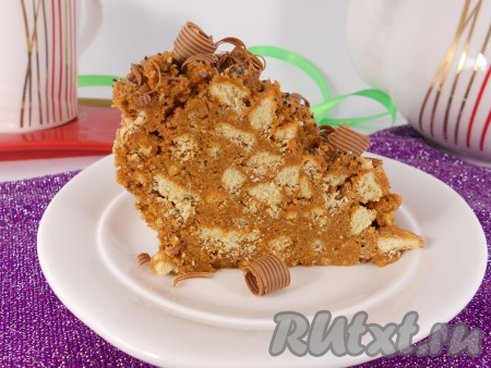 Поместить замечательный и очень вкусный торт "Муравейник" со сгущенкой в холодильник на 30-40 минут, порезать и можно подавать к чаю.&nbsp;