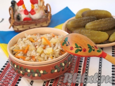 Перловка, тушёная с овощами