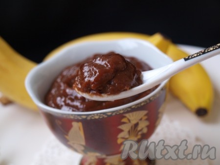 Снимаем шоколадно-банановый крем с огня. Остывая, он будет становиться более густым. Наивкуснейший десерт можно подавать к столу! Если же Вы не планируете есть сразу крем из банана и шоколада, то переложите его в герметичную посуду и поставьте в холодильник.
