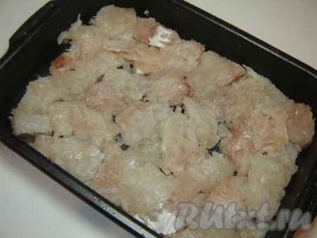 Рыба на форме для запекания