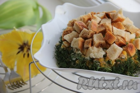 Салат из печени трески и кукурузы