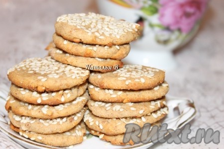 &nbsp;Готовое печенье охладить и подавать на стол к чаю, кофе. 