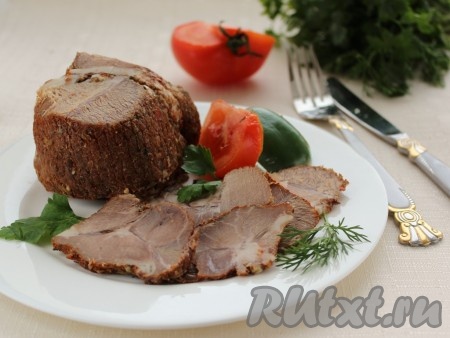  Мясо получается плотное и нежное, хорошо нарезается на тонкие ломтики.