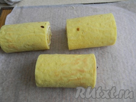 Свернуть 3 рулета.