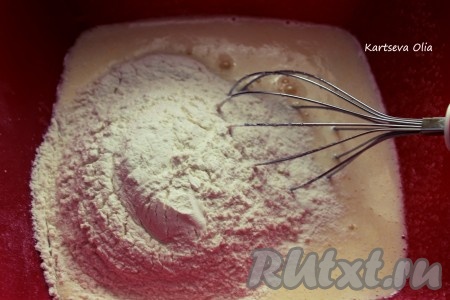 Добавить муку.