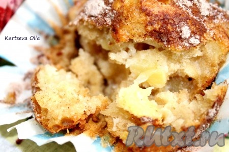 Готовые маффины с яблоками и корицей остудить и можно наслаждаться их великолепным вкусом.