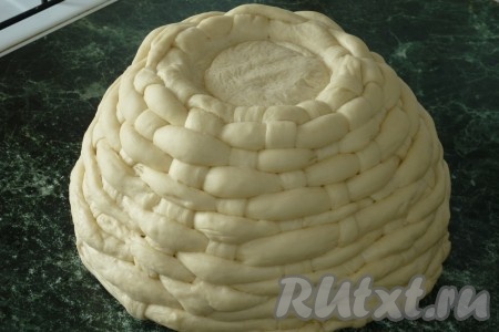 Вертикальные жгуты переплести горизонтальными в шахматном порядке.