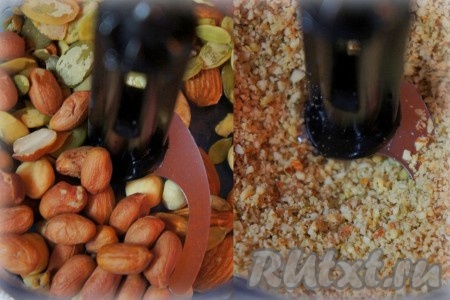 Арахис и семена тыквы хорошо измельчить, почти в порошок.
