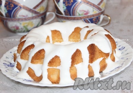 Кекс можно украсить по желанию, при подаче нарезать на порционные кусочки.
