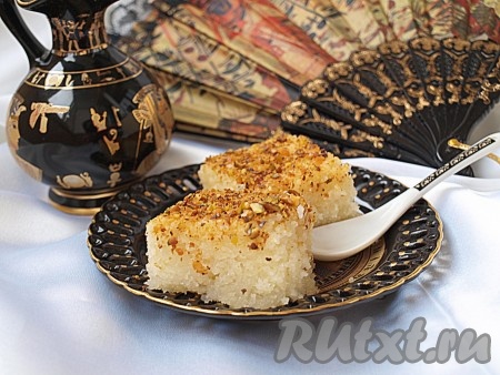 Подавать можно и к чаю, и к кофе. Напомню, что десерт очень-очень сладкий!
