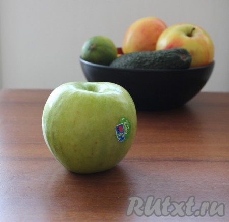 Для приготовления майонеза нужно взять сочные яблоки.