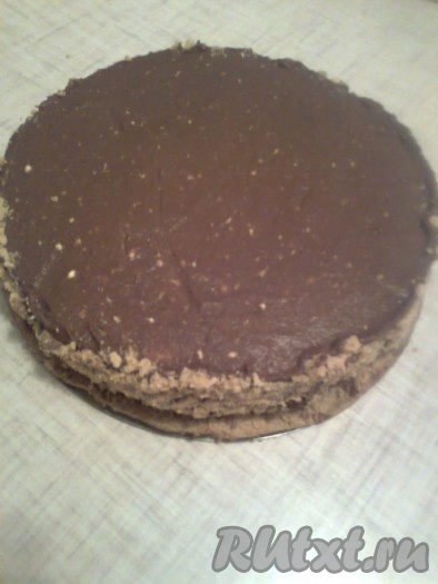 Бока обсыпьте крошкой.