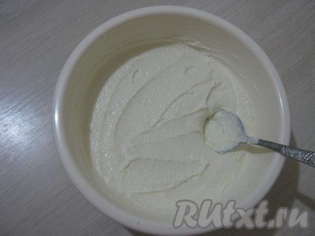 Всё тщательно размешиваем ложкой или миксером.