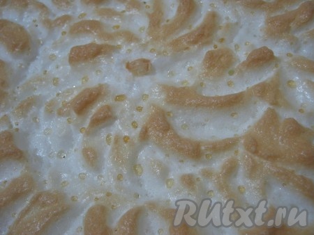 Достаём торт из формы, выкладываем на блюдо и восторгаемся "Слезами ангела".