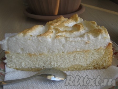 Режем на кусочки и угощаем своих родных изумительно нежным и вкусным лакомством.