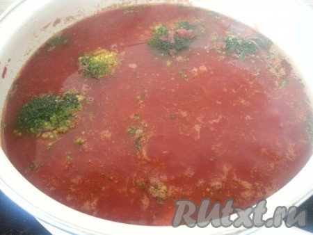 Когда картофель будет уже почти готов, добавить брокколи и варить 5 минут.
