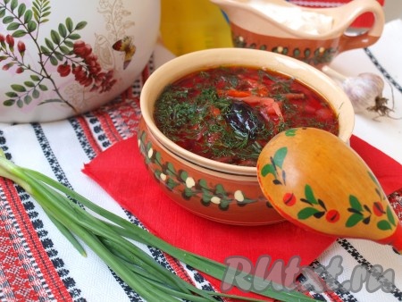 Постный борщ с черносливом