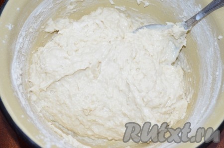 Перемешать, долго не месить.

