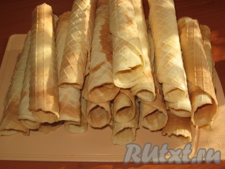 &nbsp;Испечь все вафли и дать им полностью остыть.