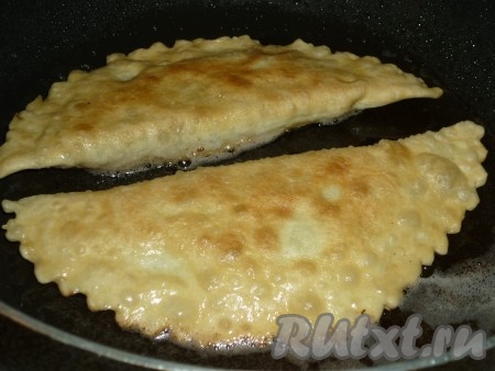 Жарить на среднем огне с двух сторон до золотистого цвета.