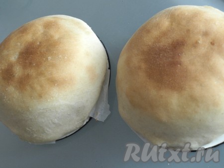 Приготовленные хлебные мисочки остужаем и снимаем с каркаса. Они готовы для дальнейшего использования.