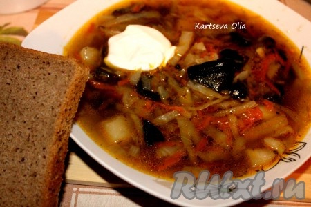 Наш супчик готов. Подавать с майонезом или сметаной, можно украсить свежей зеленью.