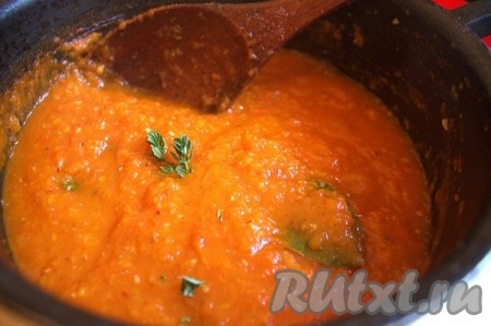 В процессе добавила веточки тимьяна и лавровый лист, по вкусу сахар и кориандр молотый.
