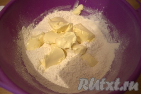 Затем добавила масло.
