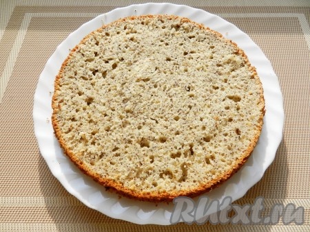 Разрезать вдоль на несколько коржей. У меня получилось четыре.