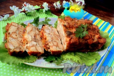 При подаче нарезать пасхальную начинку на ломтики. Приятного аппетита!
