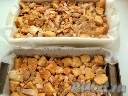 Две формы размером 10х20см&nbsp; застелить смоченной водой бумагой для выпечки и выложить плотно начинку. Сверху прикрыть свисающими краями бумаги. Запекать при температуре 190 градусов 1 час. Охладить в форме.