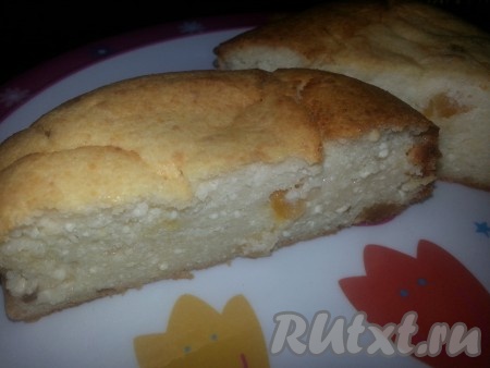 Творожная запеканка на белке с курагой и финиками