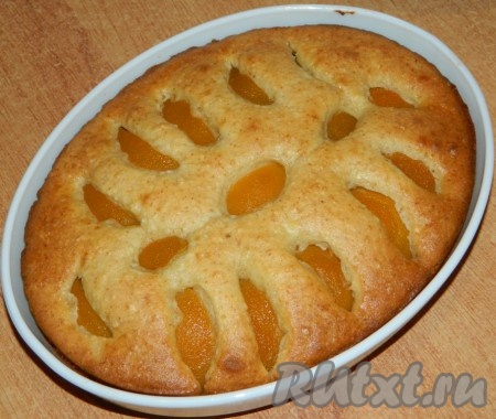 Готовый пирог остудить. И можно подавать к столу. 