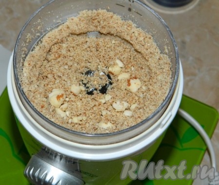 	Измельчить миндаль и добавить в тесто.