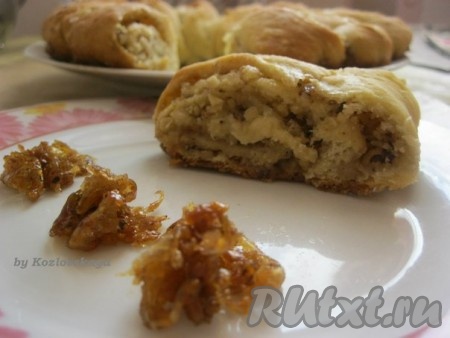 Рулет с орехами и изюмом