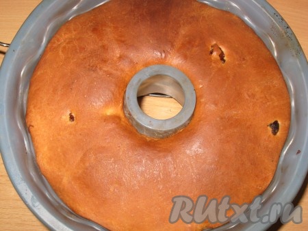 Выпекать "бабу" в разогретой до 190-200 градусов духовке 30-35 минут.
