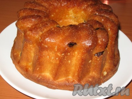 После промачивания изделие ставят на блюдо вверх пропитанной стороной, чтобы сироп медленно пропитал весь кекс. Затем "бабу" выдержать в течение 2-4 часов (а то и больше), чтобы структура мякиша после пропитывания окрепла и не развалилась.
