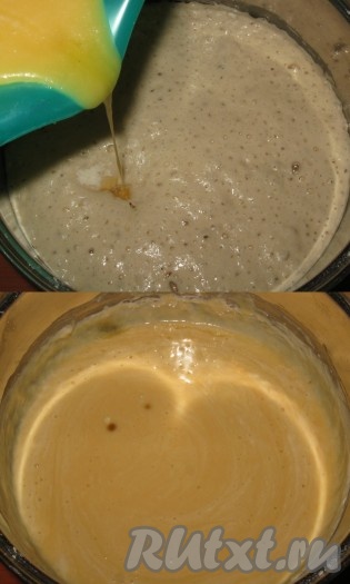 Яично-масляную смесь вылить в опару, перемешать.
