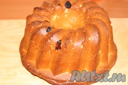 Готовое изделие достать, дать немного "отдохнуть", затем аккуратно "вытряхнуть" из формы на блюдо или разделочную доску.